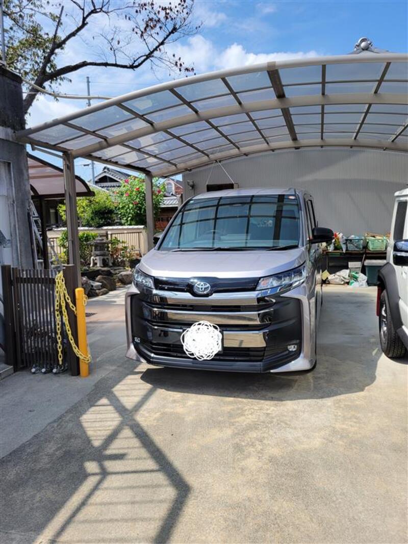トヨタ ノア S-G_7人乗り_4WD(CVT_2.0)