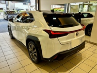 レクサス UXハイブリッド 300h“Fスポーツ”_E-Four(CVT_2.0)