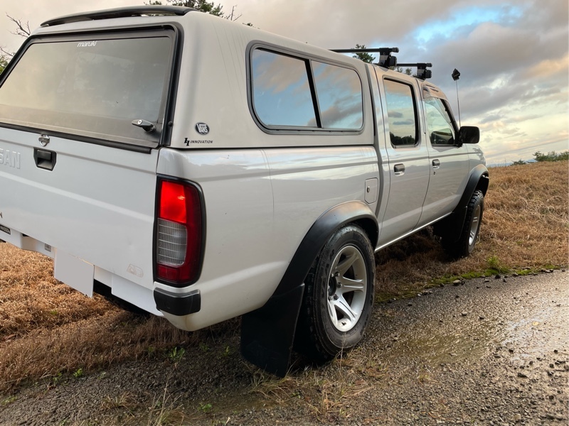 日産 ダットサンピックアップ ダブルキャブ_AX_4WD(MT_3.2ディーゼル)