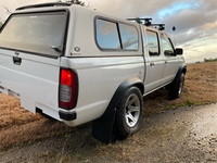 日産 ダットサンピックアップ ダブルキャブ_AX_4WD(MT_3.2ディーゼル)
