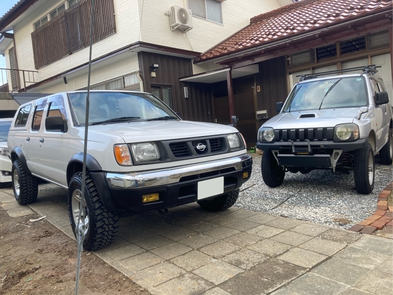 日産 ダットサンピックアップ ダブルキャブ_AX_4WD(MT_3.2ディーゼル)
