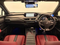 レクサス UXハイブリッド 250h“Fスポーツ”(CVT_2.0)