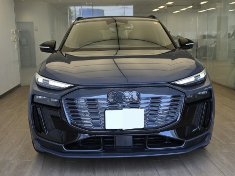 アウディ Q6 e-tron Q6 e-tron クワトロ アドバンスト_RHD_4WD(AT)