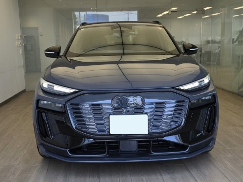 アウディ Q6 e-tron Q6 e-tron クワトロ アドバンスト_RHD_4WD(AT)