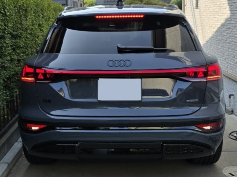 アウディ Q6 e-tron Q6 e-tron クワトロ アドバンスト_RHD_4WD(AT)