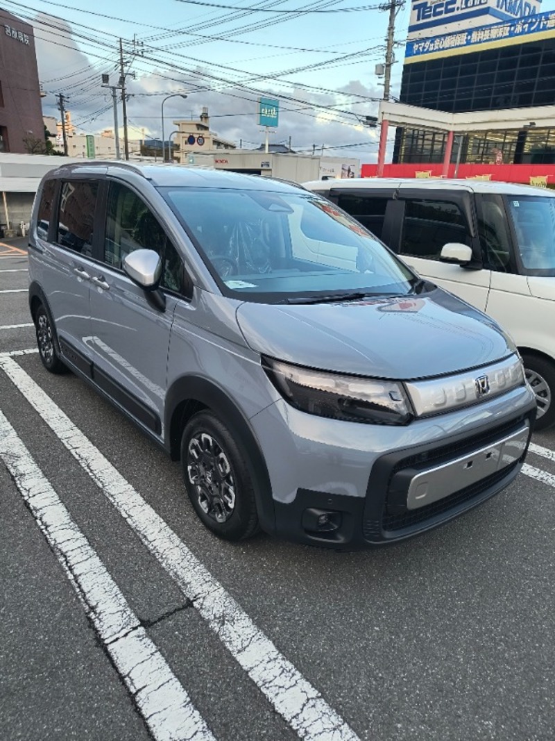 ホンダ フリード クロスター_6人乗り(CVT_1.5)