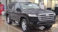 トヨタ ランドクルーザー300 AX_7人乗り_4WD (AT_3.5_ガソリン)