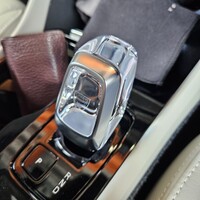 ボルボ XC40 アルティメット B4 AWD_RHD_AWD(DCT_2.0)