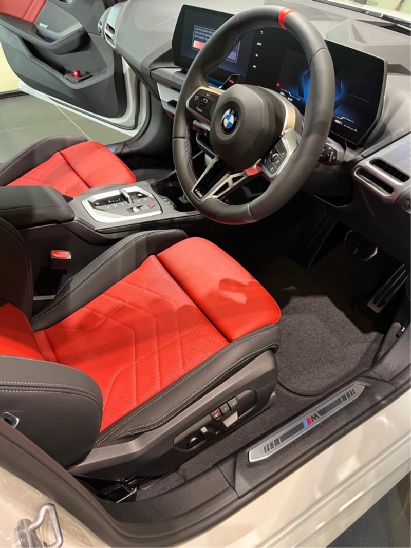 BMW 1シリーズ ハッチバック M135i xドライブ_RHD_4WD(AT_2.0)