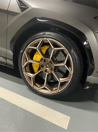 ランボルギーニ ウルス