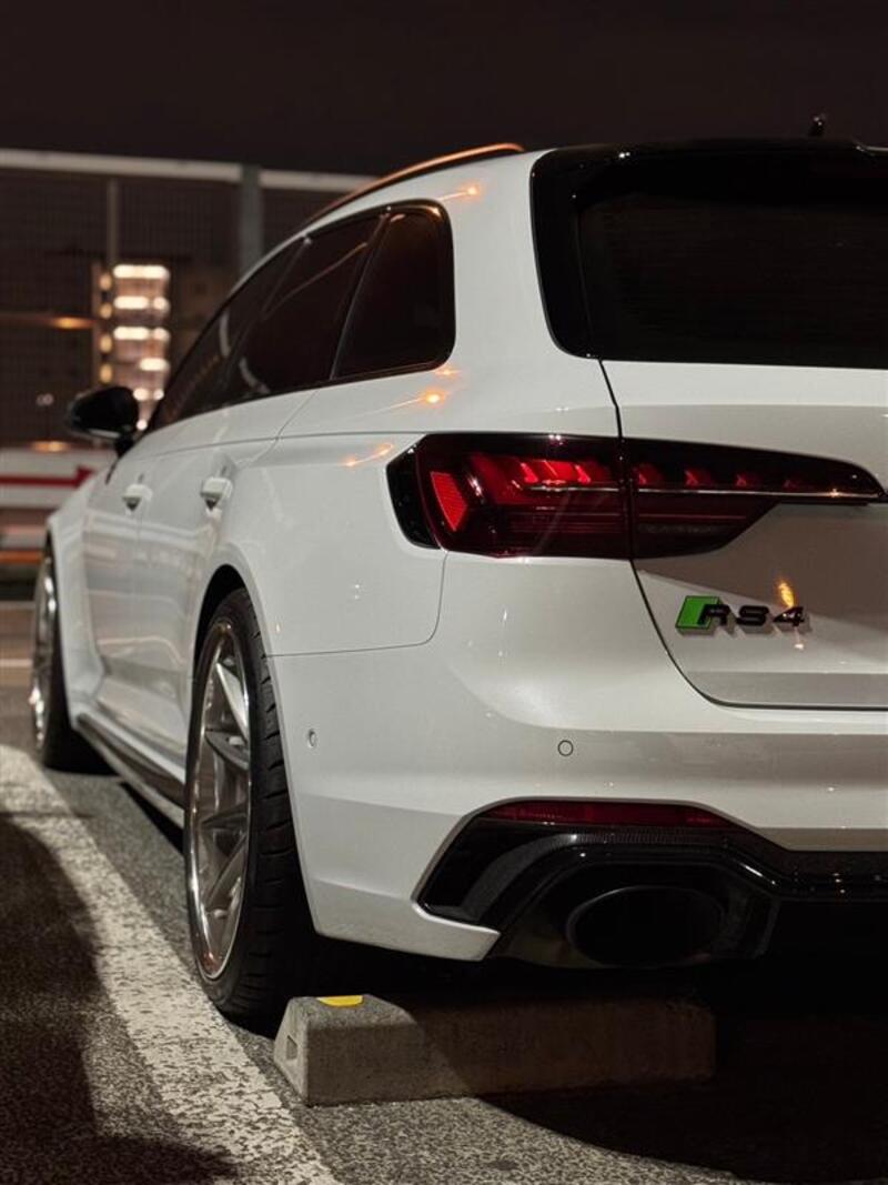 アウディ RS4アバント （ワゴン） RS4 アバント_RHD_4WD(AT_2.9)