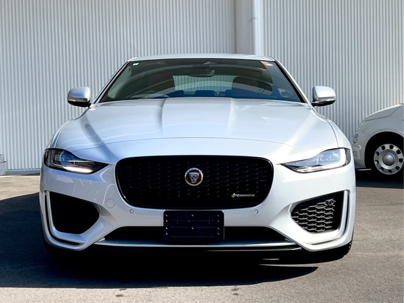 ジャガー XE Rダイナミック SE P250_RHD(AT_2.0)