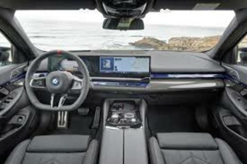 BMW i5 M60 xドライブ_RHD_4WD