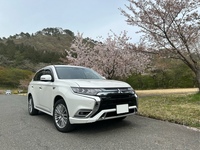 三菱 アウトランダーPHEV G プラスパッケージ_4WD(2.4)