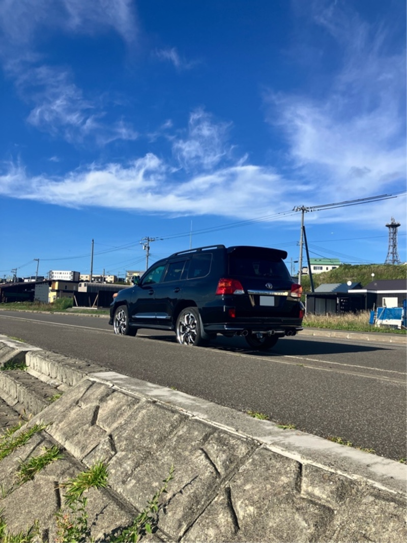 トヨタ ランドクルーザー200 AX“Gセレクション”_8人乗り_4WD (AT_4.6)