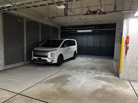 三菱 デリカD:5 P_8人乗り(ディーゼル)_4WD(AT_2.3)