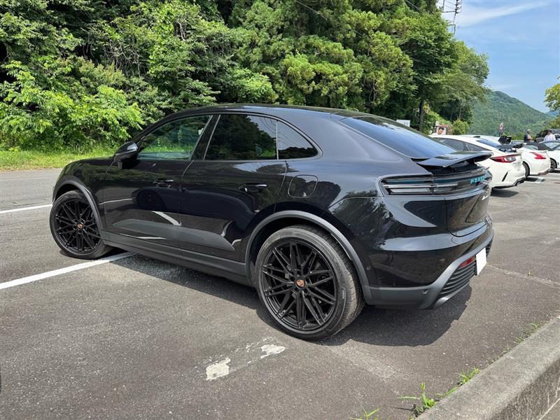ポルシェ マカン エレクトリック マカン 4 エレクトリック_RHD_4WD(AT)