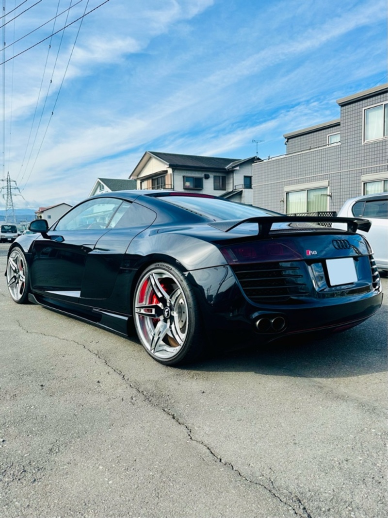 アウディ R8 （クーペ） 4.2 FSI クワトロ_LHD_4WD(AT_4.2)