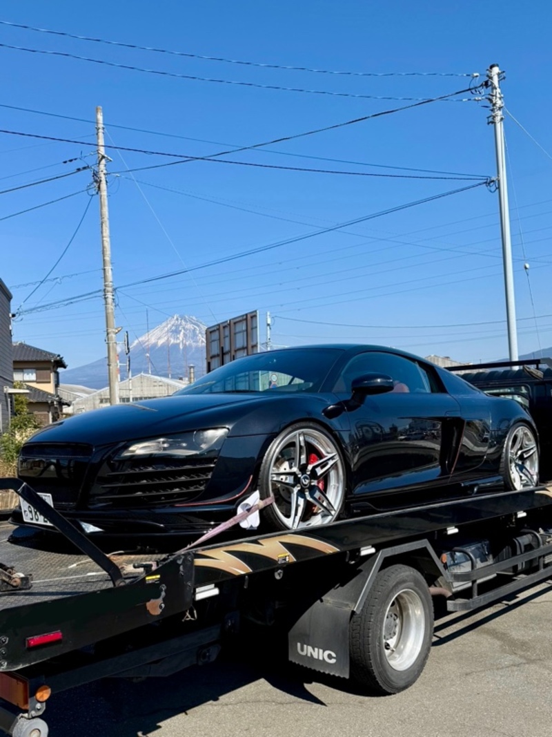 アウディ R8 （クーペ） 4.2 FSI クワトロ_LHD_4WD(AT_4.2)