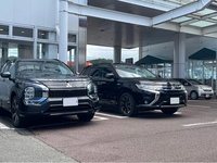 三菱 アウトランダーPHEV G_5人乗り_4WD(2.4)