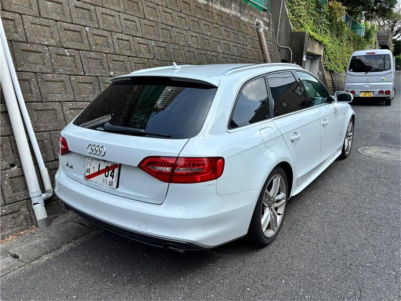 アウディ A4 アバント (ワゴン) アバント 2.0 TFSI Sラインパッケージ_RHD(CVT_2.0)