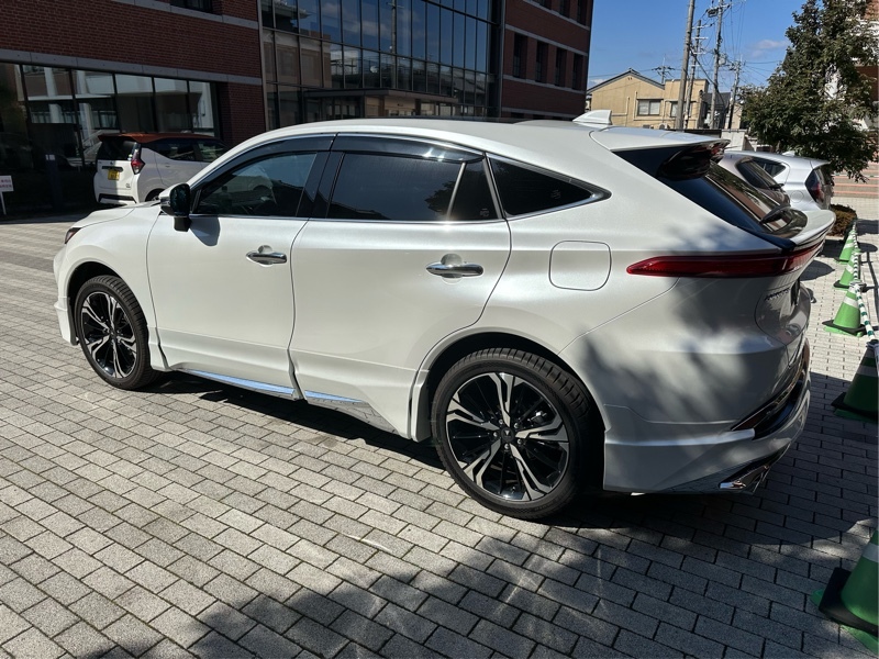 トヨタ ハリアーハイブリッド Z“レザーパッケージ(CVT_2.5_ハイブリッド)
