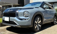 三菱 アウトランダーPHEV P エグゼクティブパッケージ_7人乗り_4WD(2.4)