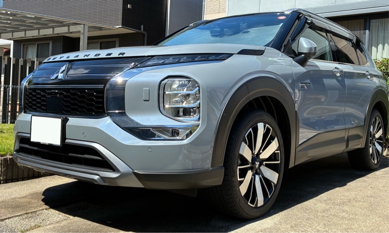 三菱 アウトランダーPHEV P エグゼクティブパッケージ_7人乗り_4WD(2.4)