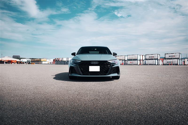 アウディ RS3 スポーツバック RS3 スポーツバック_RHD_4WD(AT_2.5)