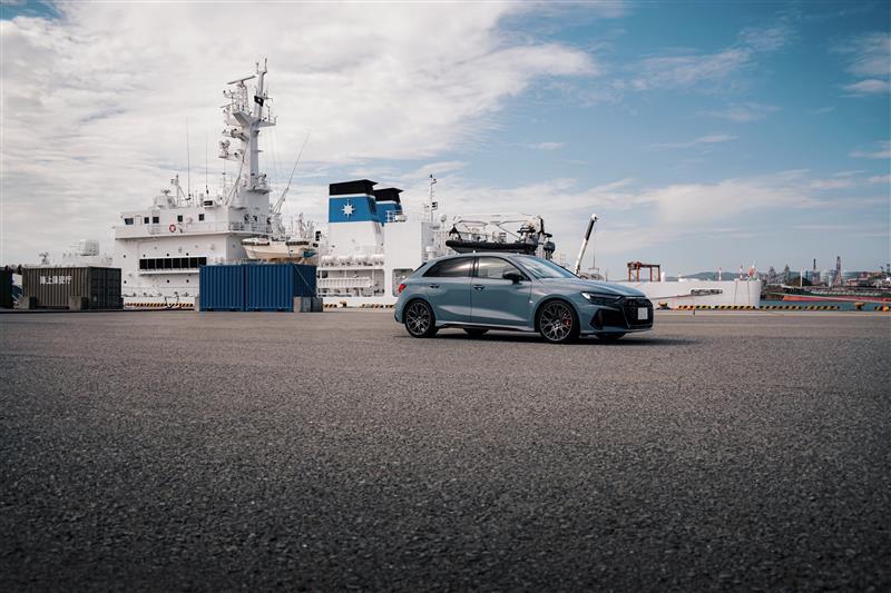 アウディ RS3 スポーツバック RS3 スポーツバック_RHD_4WD(AT_2.5)