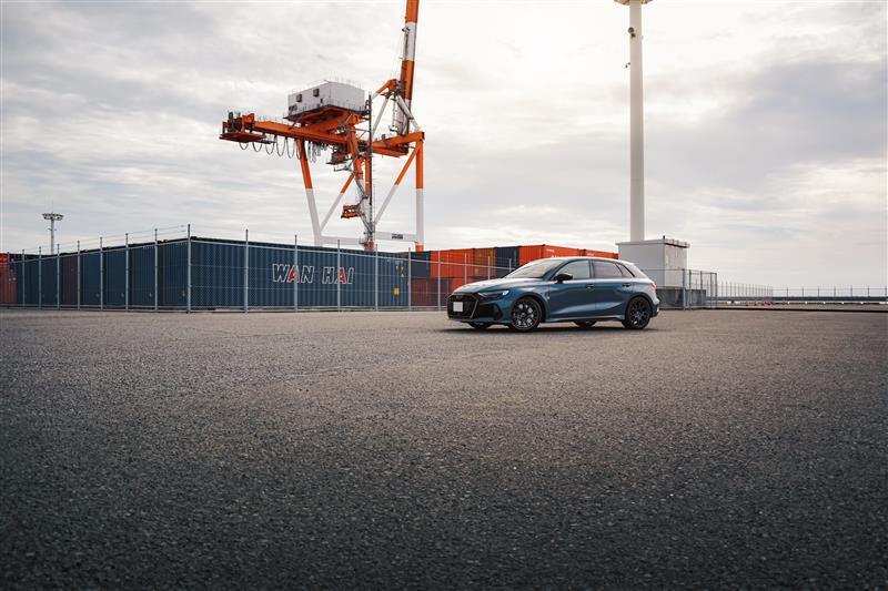 アウディ RS3 スポーツバック RS3 スポーツバック_RHD_4WD(AT_2.5)