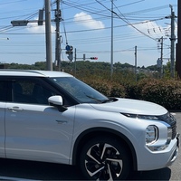 三菱 アウトランダーPHEV P_7人乗り_4WD(2.4)