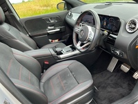 メルセデス・ベンツ GLAクラス GLA200d 4マチック_RHD_4WD(DCT_2.0)