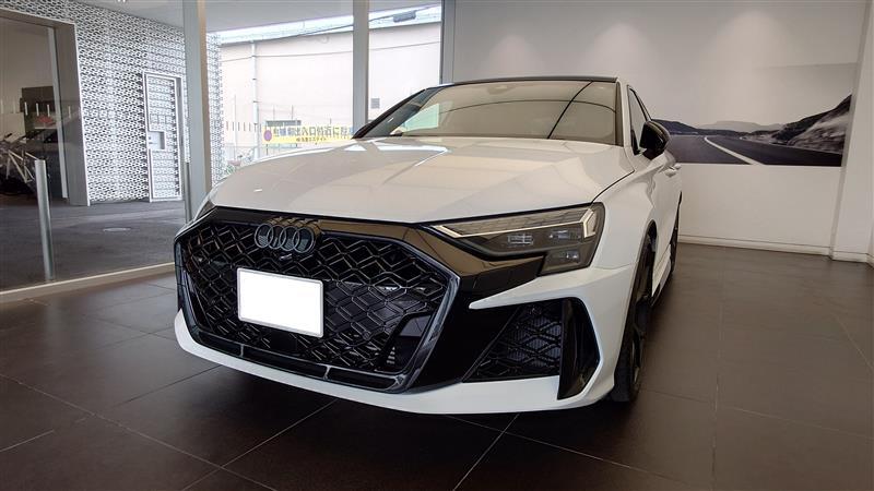 アウディ RS3 スポーツバック RS3 スポーツバック_RHD_4WD(AT_2.5)