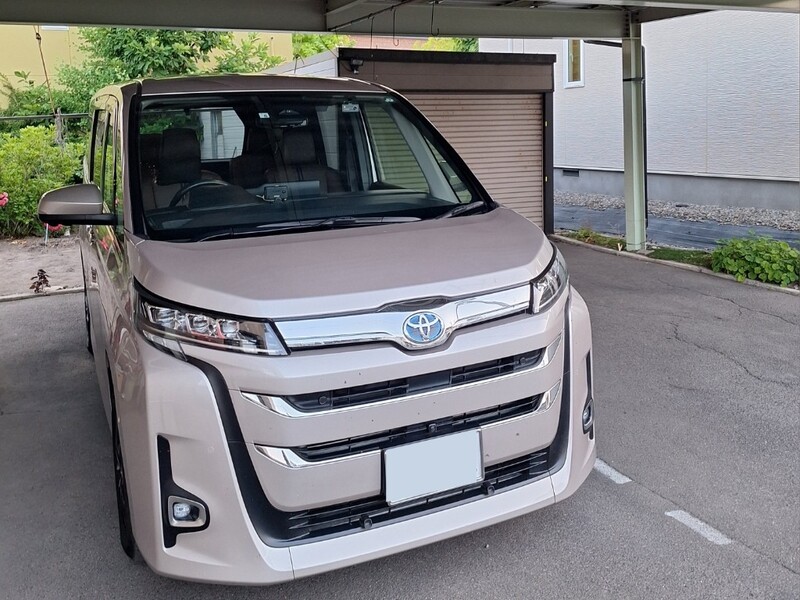 トヨタ ノア ハイブリッド Z_7人乗り_E-Four(CVT_1.8_ハイブリッド)