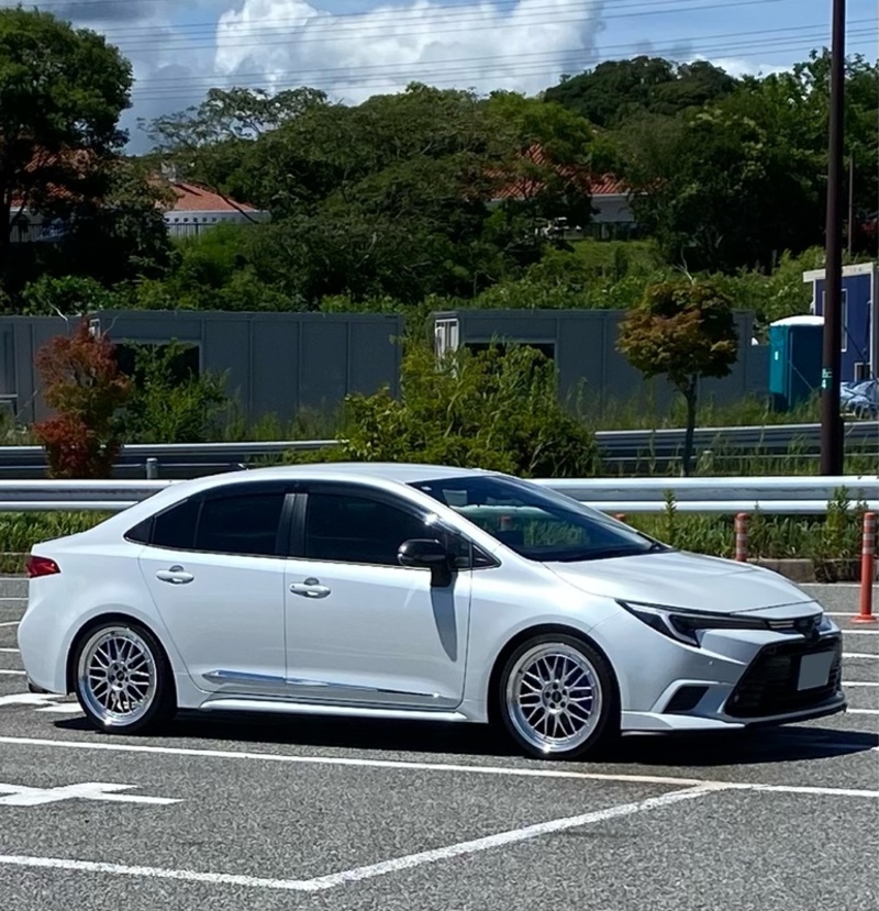 トヨタ カローラハイブリッド W×B(CVT_1.8_ハイブリッド)