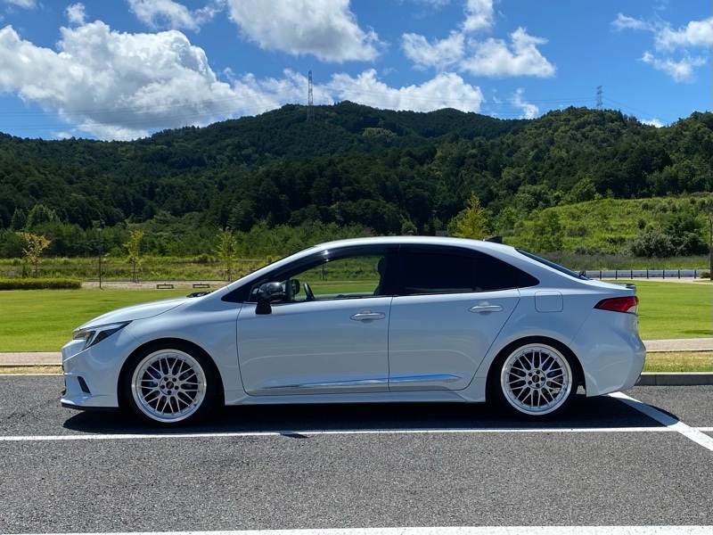 トヨタ カローラハイブリッド W×B(CVT_1.8_ハイブリッド)