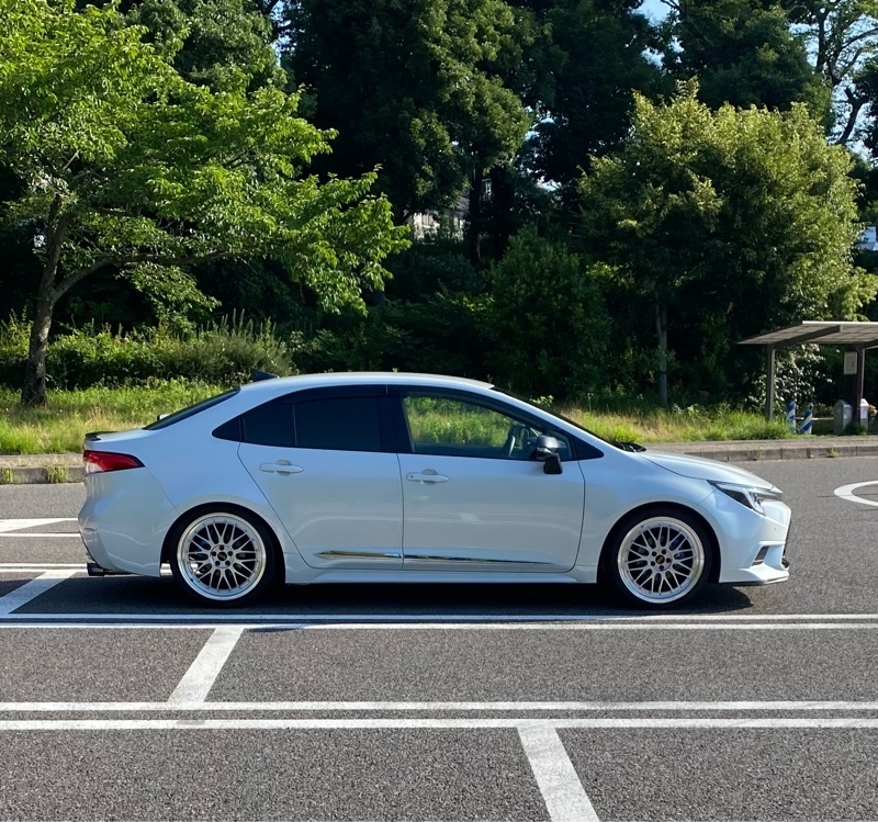 トヨタ カローラハイブリッド W×B(CVT_1.8_ハイブリッド)