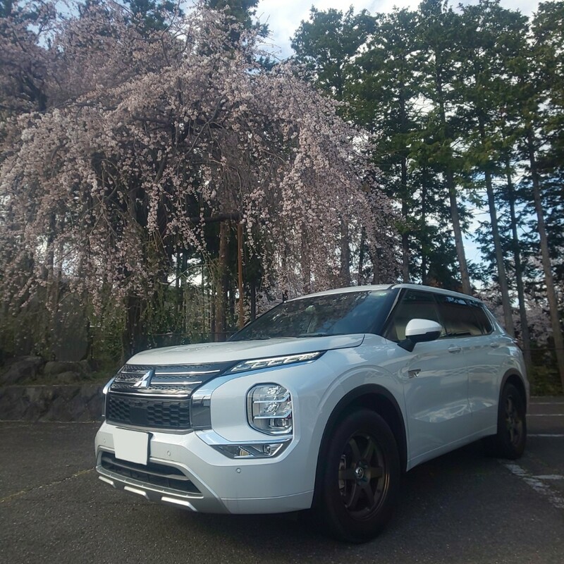 三菱 アウトランダーPHEV G_7人乗り_4WD(2.4)