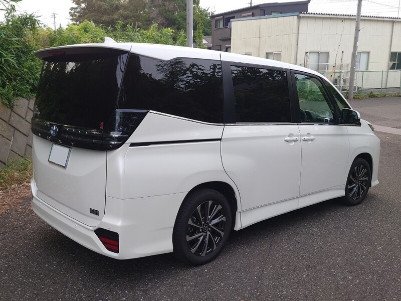 トヨタ ヴォクシー ハイブリッド S-Z_7人乗り(CVT_1.8_ハイブリッド)