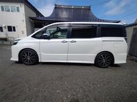 トヨタ ヴォクシー ZS_7人乗り_4WD(CVT_2.0)