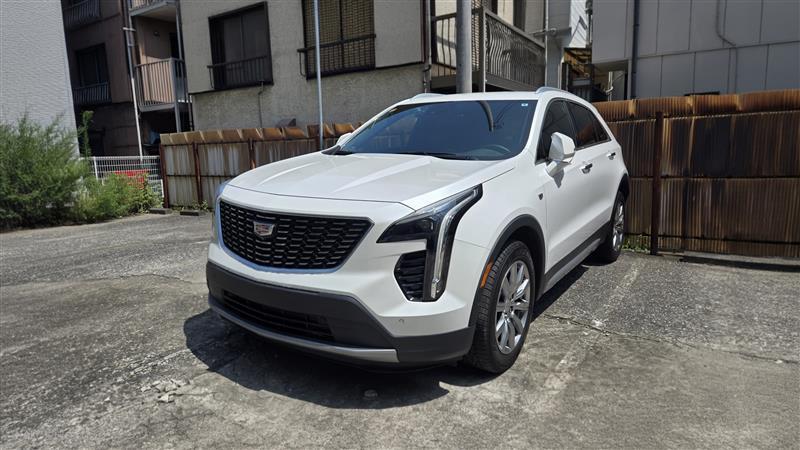 キャデラック XT4 プレミアム_LHD_AWD(AT_2.0)