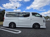 日産 キャラバン バン グランドプレミアムGX ロングボディ 低床_5人乗り_5ドア(AT_2.0_ガソリン)