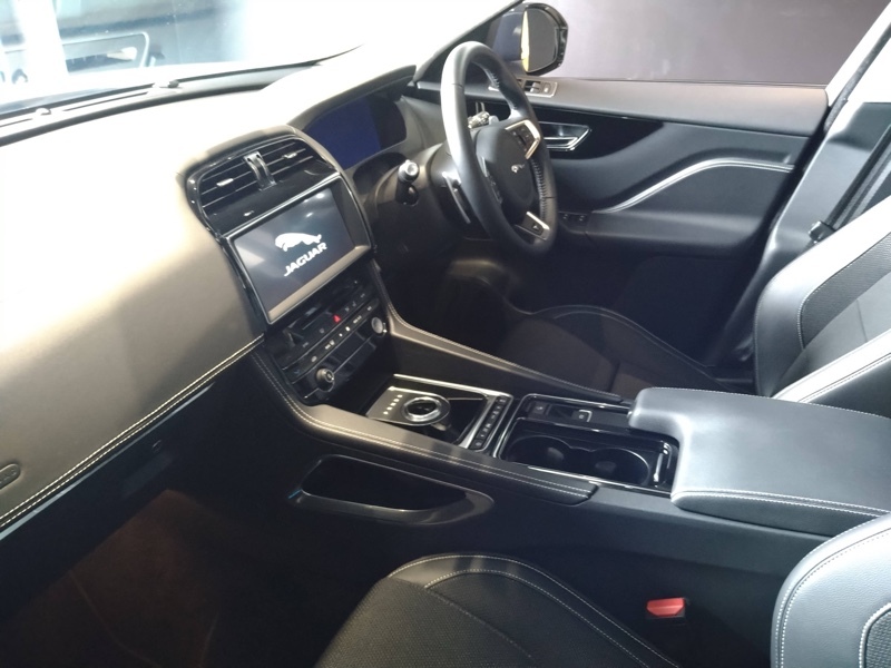 ジャガー F-PACE Rスポーツ(ディーゼル)_RHD_AWD(AT_2.0)