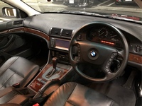 BMW 5シリーズ セダン 530i_ハイライン_RHD(AT)