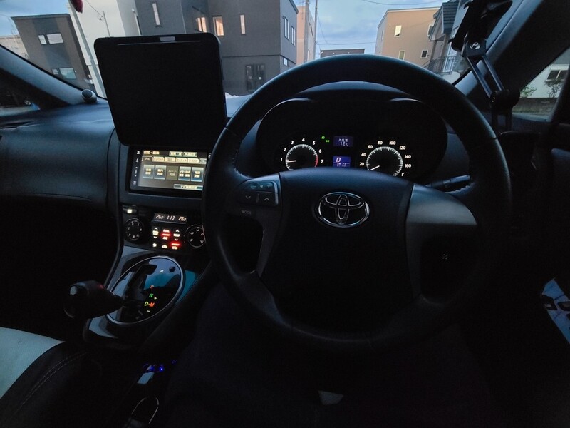 トヨタ マークXジオ エアリアル_7人乗り_4WD(CVT_2.4)