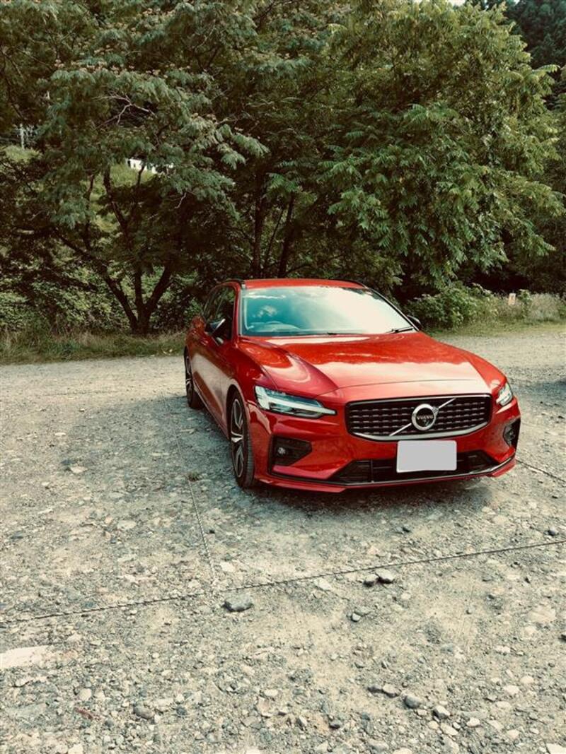 ボルボ V60 B5 Rデザイン_RHD(AT_2.0)