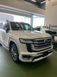 トヨタ ランドクルーザー300 ZX_7人乗り_4WD (AT_3.5_ガソリン)