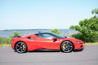 フェラーリ SF90ストラダーレ SF90ストラダーレ アセットフィオラーノ_LHD_4WD(F1DCT_4.0)