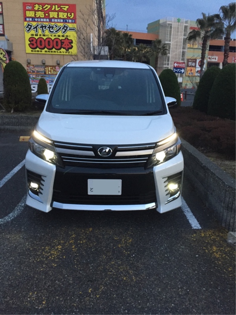 トヨタ ヴォクシー ZS“煌II”_7人乗り(CVT_2.0)